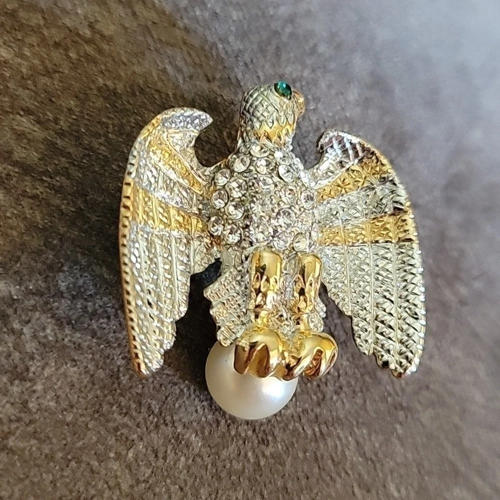 Vtg Eagle Perched Pearl Rhinestone Fantasy Castlecore Cosplay Brooch
